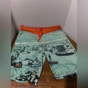 Red Camel Men's Board Shorts Teal Orange Accents Beach Vacation Scene Size 32